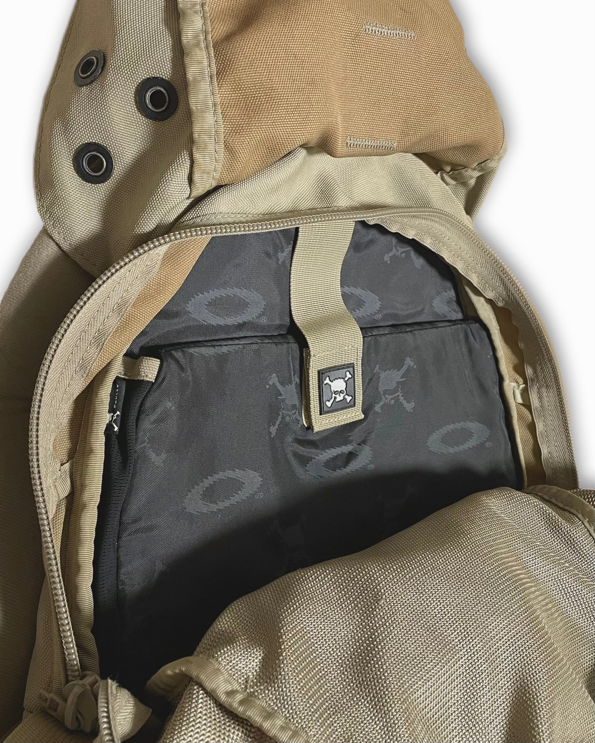 Oakley top backpack malaysia